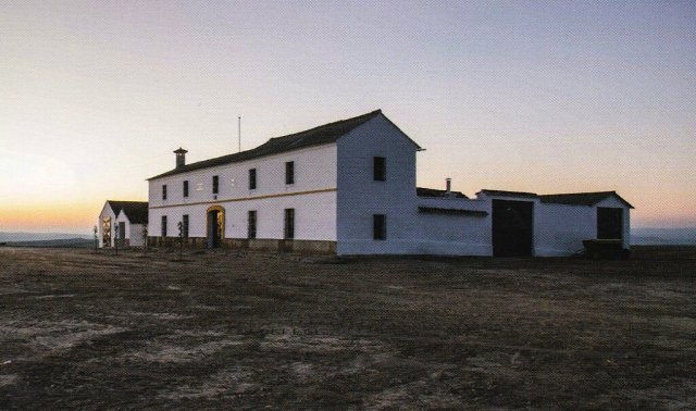 Cortijo al amanecer